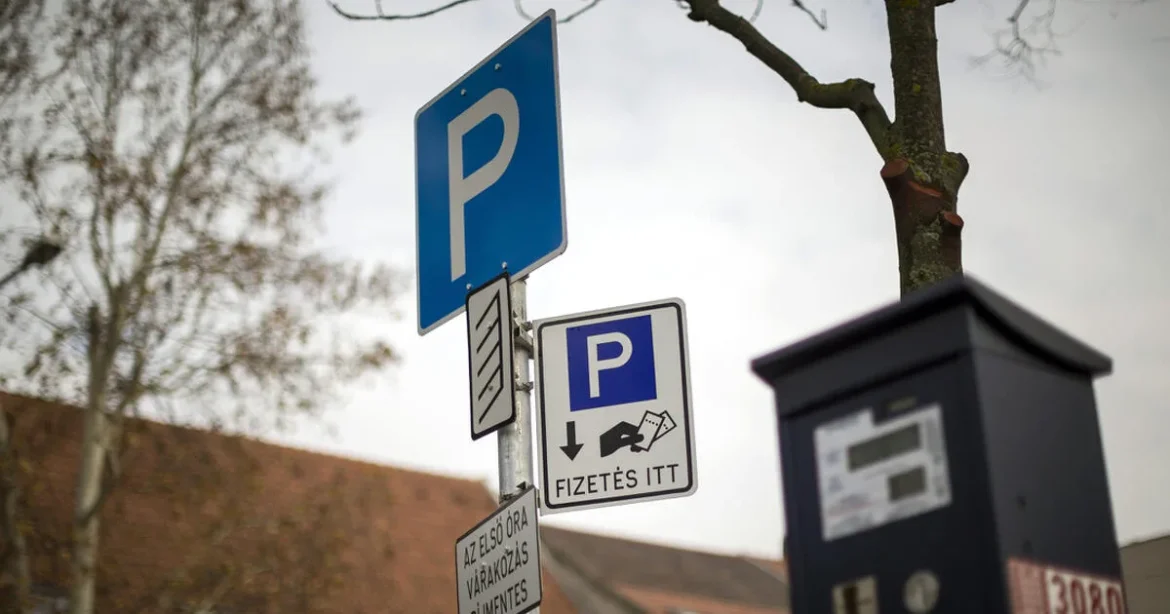 Még nem jön a dupla parkolási díj, a zöld rendszámosok féláron parkolhatnak