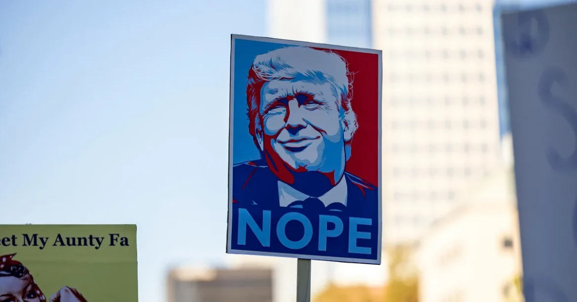 Trump dührohamot kaphat, ha a kamatdöntés keresztülhúzza a számításait