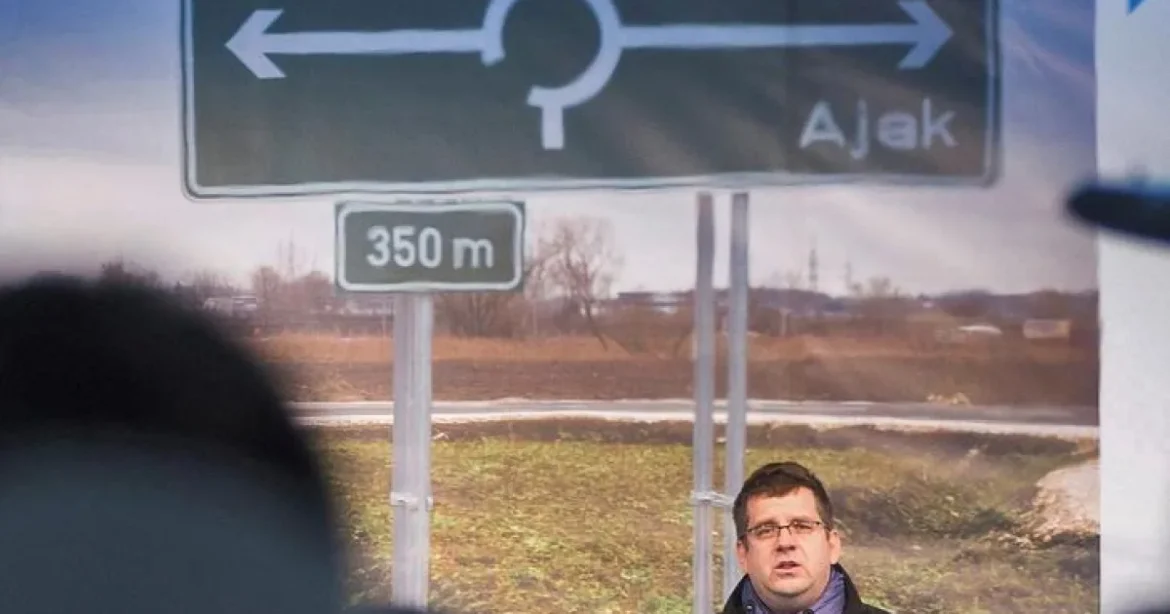 Vallomástételre jelentkezett, őrizetbe került Seszták Miklós