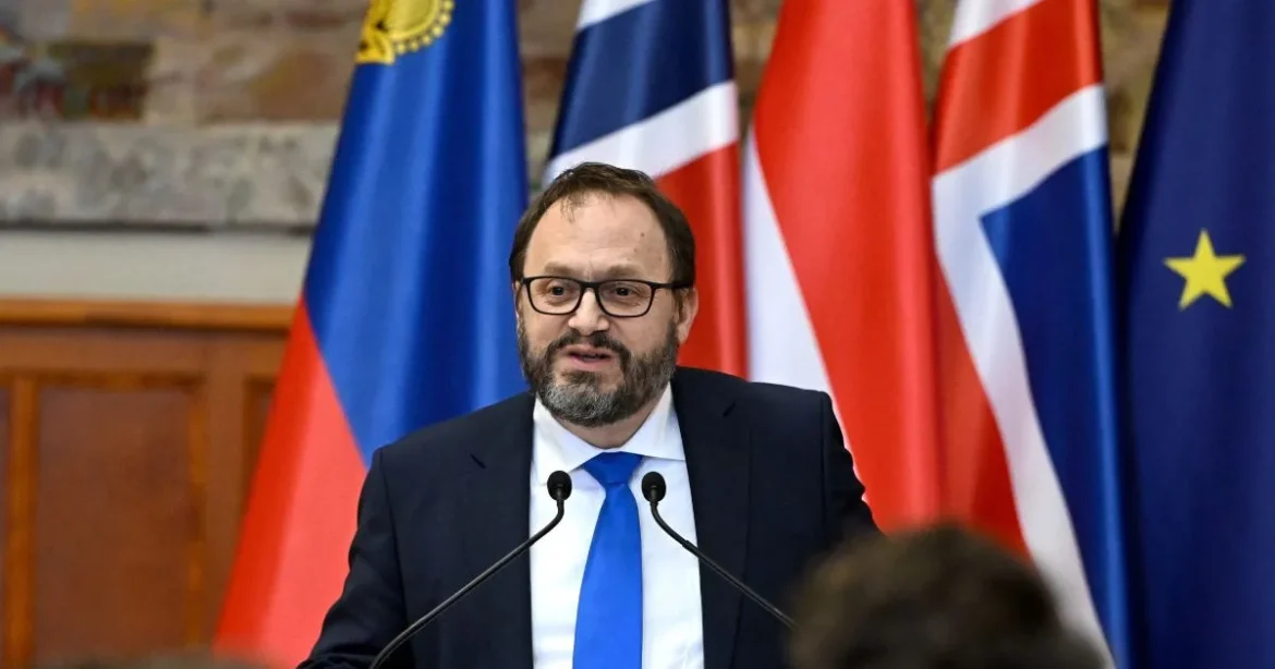 Kármán András aláírta az EGT és a Norvég Alap együttműködési megállapodását